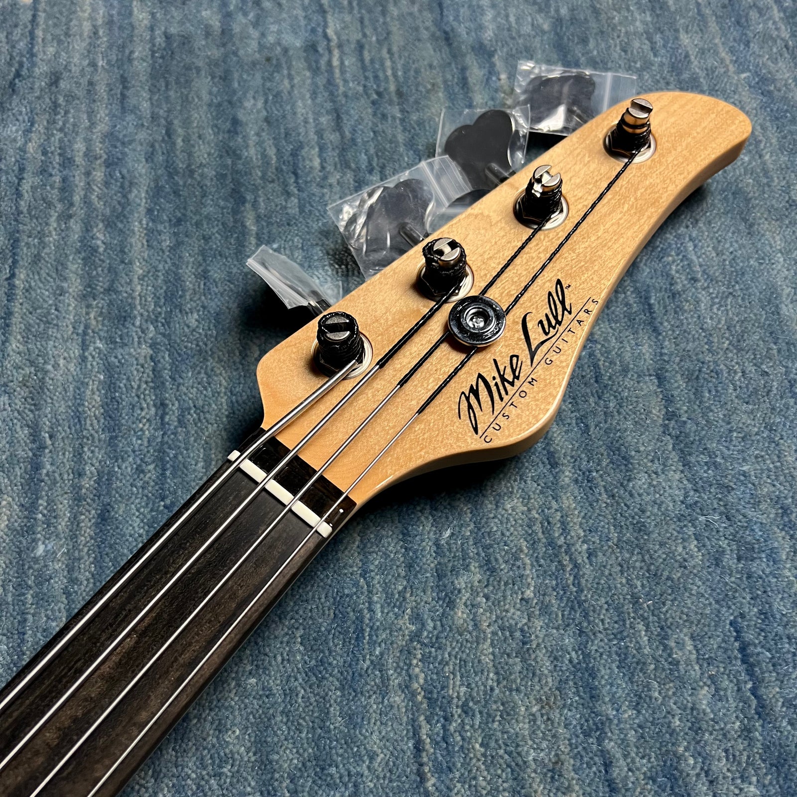 V4 Fretless – Mike Lull's Guitar Works Inc.